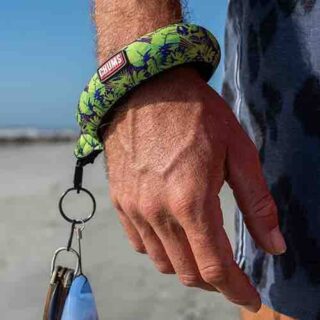 ☀️ Vos indispensables de l’été, épisode 5 !
Entre bateau, plage, et baignades, mieux vaut attacher ce qui compte. La dragonne flottante Chums est votre assurance tranquillité 💦🔑
🔗 Dragonne flottante SportFloat – Chums
Cette dragonne ultra-légère garde vos clés, mini caméra ou petits objets de valeur à portée de main — et à la surface, si ça tombe à l’eau.
Elle se porte comme un petit bracelet et flotte toute seule.
Idéale pour les journées actives : bateau, plage, snorkeling, ou pour les distraits chroniques 😉
--
☀️ Your summer must-haves – Episode 5!
Don’t let your essentials sink — this wrist strap is the hero you didn’t know you needed 🔗🌊
🔗 SportFloat Wrist Strap – Chums
Lightweight, comfy, and designed to float, this strap keeps your keys, mini camera, or valuables secure — even if they fall in the water.
It slips on like a bracelet and gives you peace of mind on every water adventure.
#Chums #SportFloatStrap #DragonneFlottante #AccessoiresVacances #BeachLife #TheAllAmericanShades #ObjetsEnSécurité #SnorkelingEssentials #VacancesActives #Plage #surf #surfing🏄 #usa #americanstyle